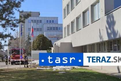 TRAGEDIA V KOMARNE Strecha sa z Klientskeho centra zrutila na ludi