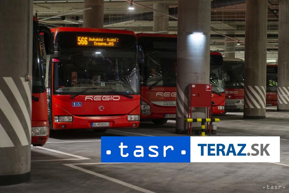 Bratislavsky kraj vyzyva majitela autobusovej stanice Nivy aby zohladnil upravu cien