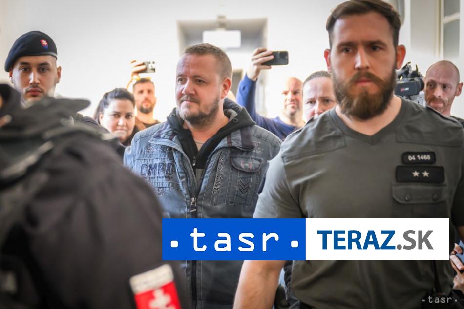 O vazbe policajtov zadrzanych v akcii Kajucnik rozhodnu o 2200