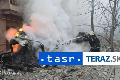 Pri ruskom utoku na obytny dom v Charkove zomreli traja ludia