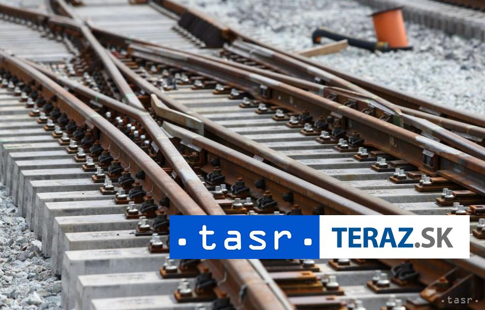 ZRAZKA VLAKU S KAMIONOM VIACERI LUDIA UTRPALI ZRANENIA