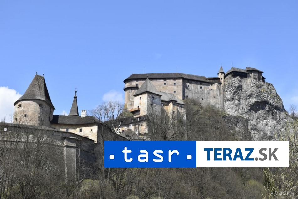tragedia na oravskom hrade turista spadol z balkona pocas prehliadky