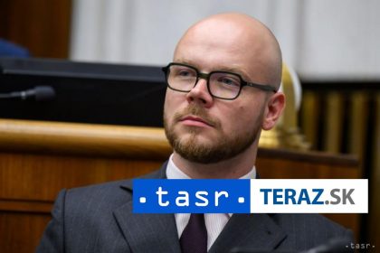 PS kritizuje Saska za jeho postoj k oddlzovaniu nemocnic