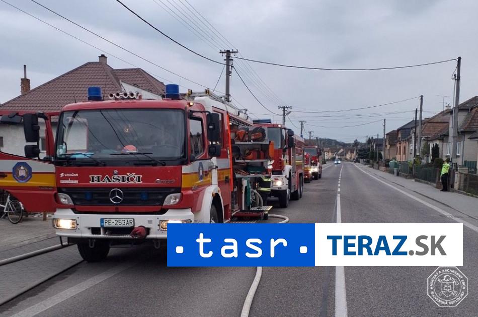 Rodinny dom v plamenoch Ohen sa siril aj na dalsie objekty v Hradisti