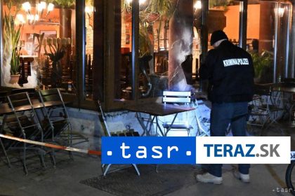 UTOK NA ZIDOVSKU RESTAURACIU ROZBILI OKNA A HODILI DOVNUTRA VYBUSNINU