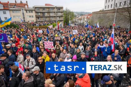 pred parlamentom prebieha protest opozicie