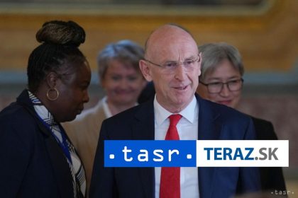 Britsky minister obrany Healey odstupil pre nezhody ohladom vydavkov