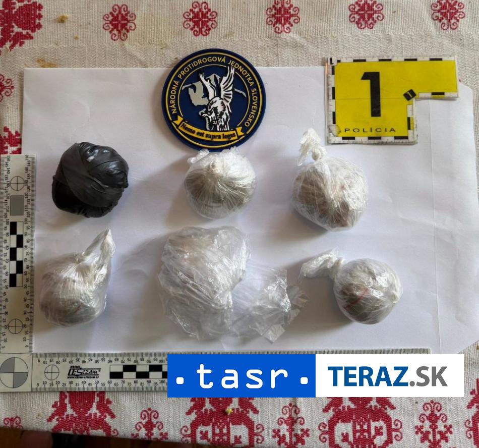 Policia zadrzala styri osoby v ramci akcie Doktor
