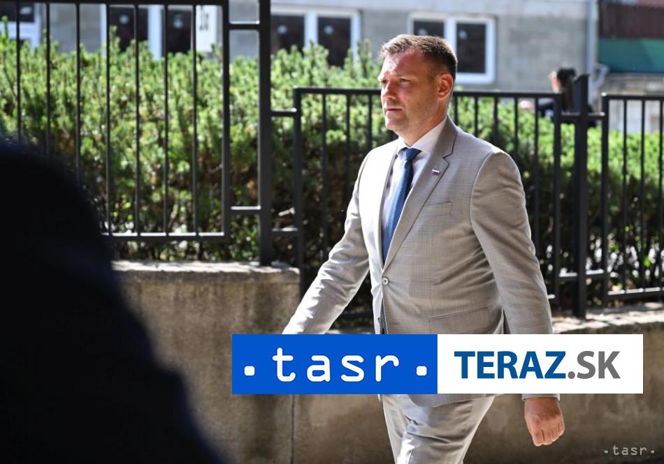 Poslanci neboli schopni rokovat pri pokuse o zacatie odvolavania Tarabu