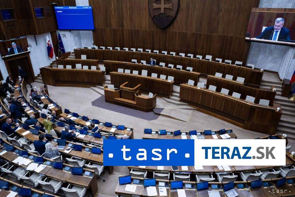 Poslanci sa zidu uz v pondelok na schodzi rokovat budu stvrty tyzden