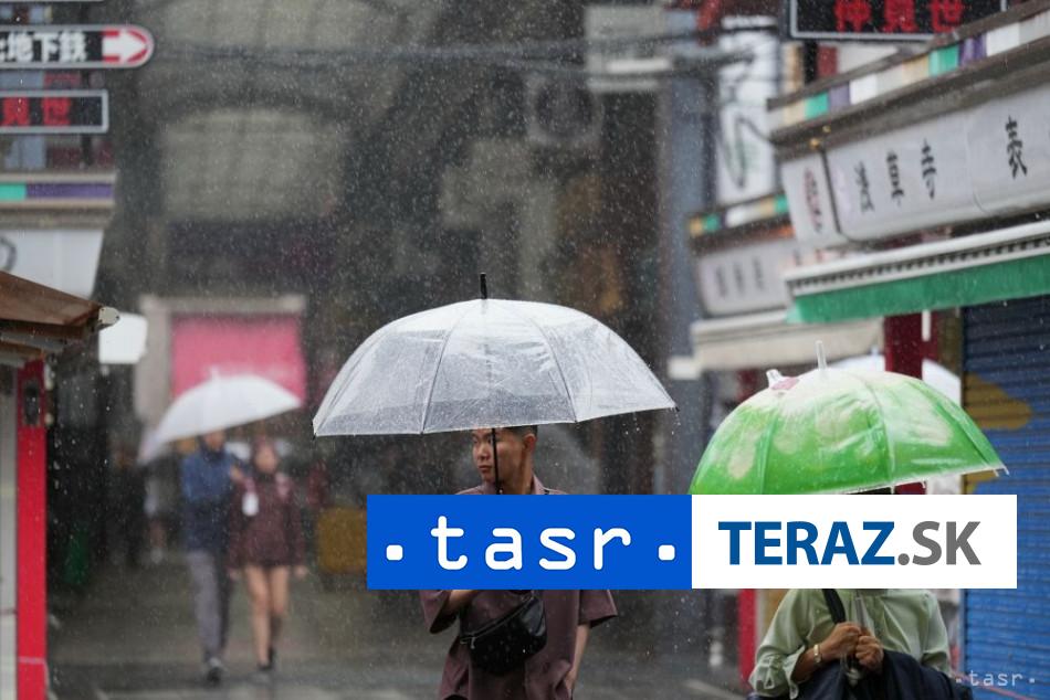 RIZIKO ZAPLAV v Tokiu Tropicka burka dorazila na japonske pobrezie