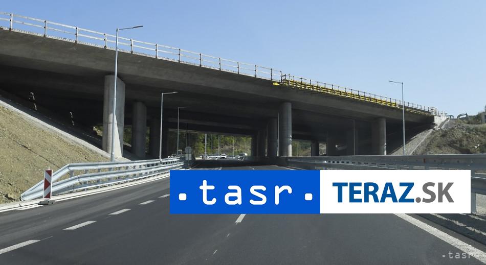 TRAGEDIA NA DIALNICI OSEM LUDI NEPREZILO ZRAZKU DVOCH VOZIDIEL