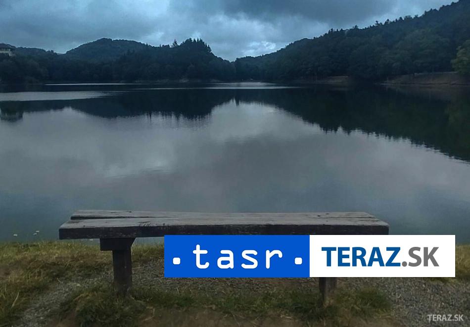 nevhodna voda na kupanie je v troch jazerach
