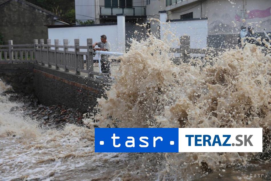 EVAKUACIA PRED TAJFUNOM Takmer dva miliony ludi museli opustit svoje domovy