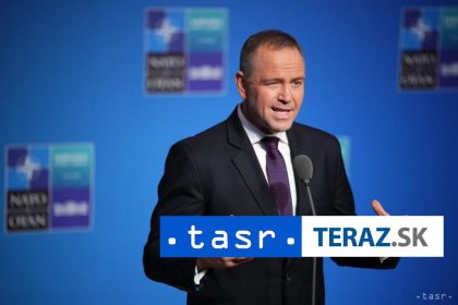 Nawrocki sa na summite NATO stretol so Zelenskym