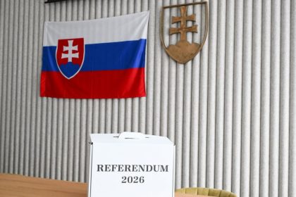 ONLINE Desiate referendum je neplatne ucast bola velmi nizka