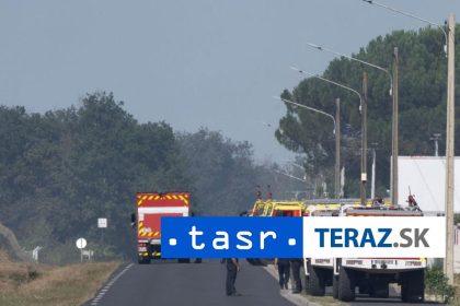 Pri francuzskom Bordeaux evakuovali tisice turistov kvoli lesnemu poziaru