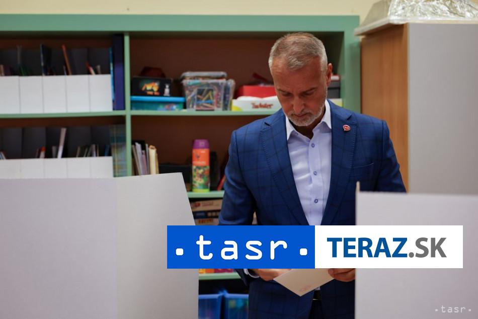 R Rasi Zucastnil som sa referenda pretoze si ctim tento institut
