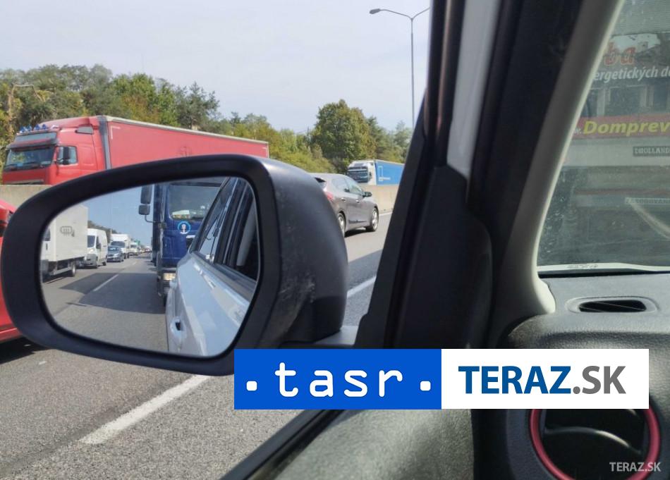 SERIA NEHOD NA D1 Znacne komplikuje premavku