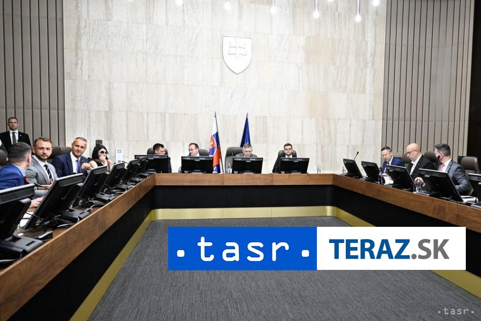 Vlada sa bude zaoberat ochranou zdravia a upravou pozemkov
