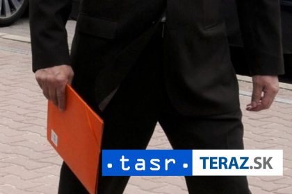 DRAMA V PARLAMENTE Poslankyna hadzala vajicka na premiera