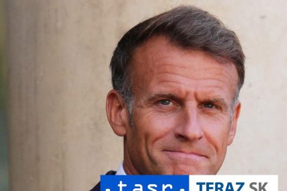 Macron vyzval na posilnenie boja proti ruskemu tienovemu plavidlu