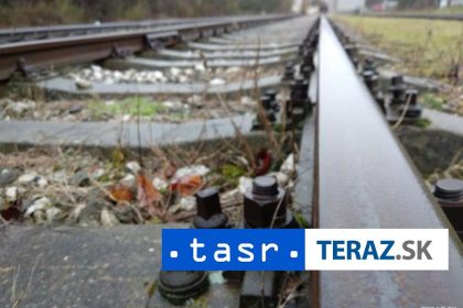 NEHODA NA TRATI VLAK NARAZIL DO AUTA NA PRIECESTI A VEYKOLEJIL SA