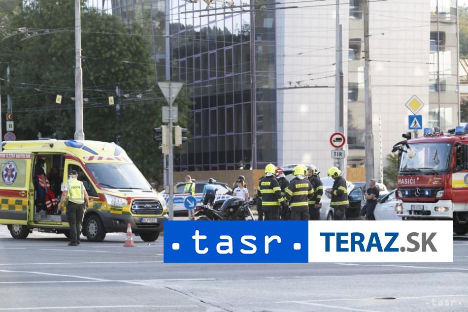 VIDEO ZRAZKA MOTORKY S AUTOM V BRATISLAVE Utrpel zranenia