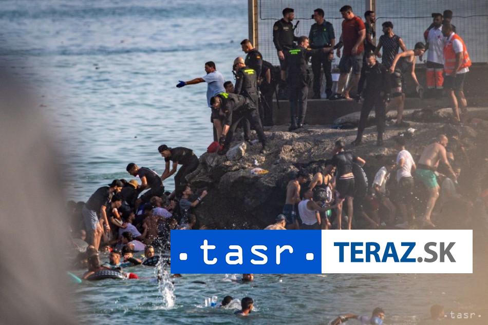 prve odhady do spanielskej ceuty prislo priblizne 49000 migrantov