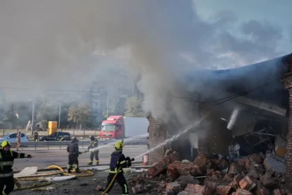 Dvaja mŕtvi po ruskom údere na kyjevskú čerpaciu stanicu