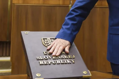 Kováč a Slyško v utorok zložili poslanecký sľub