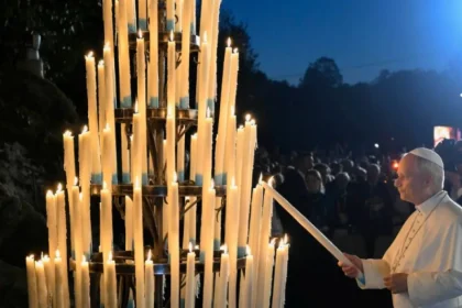 Pápež sa zíde s obeťami zneužívania kňazmi