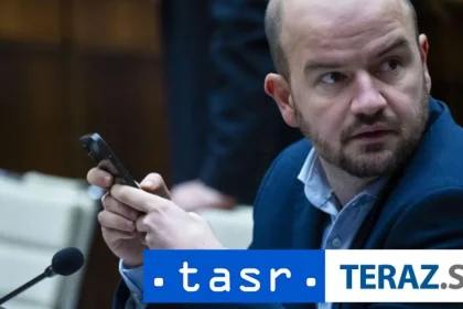 Poslanci čelia tlaku v súvislosti s odvolávaním T. Tarabu