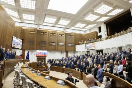 Poslanci začali schôdzu, do lavíc sa vrátili po letnej prestávke