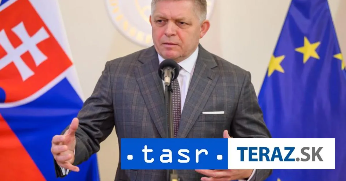 Premiér: Je potrebné hovoriť o budovaní autority učiteľov