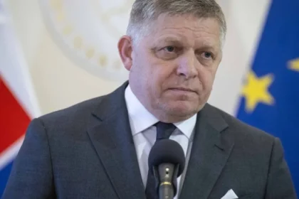 Premiér stiahol návrh na odvolanie Tarabu