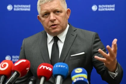 Premiér: Vláda v stredu rozhodne o postupe pri cenách palív