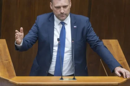 Prezident odvolal ministra životného prostredia Tarabu, rezort dočasne povedie premiér