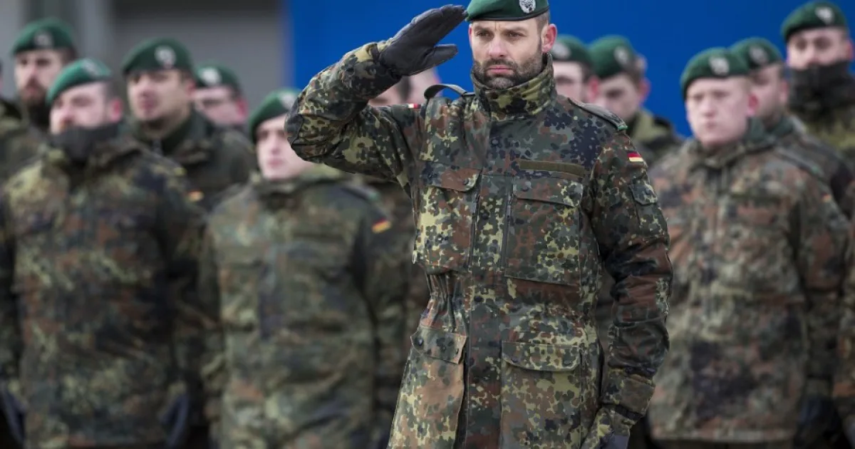 Pri nemeckej vojenskej základni spadol neznámy dron