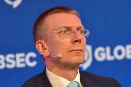 Rinkévičs: Rusko momentálne nedokáže napadnúť NATO, hoci hrozbám sa nevymyká