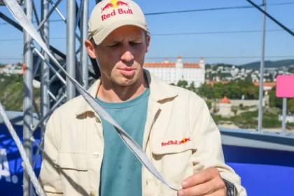 Roose sa v Bratislave pokúsi o čo najdlhší prechod na slackline