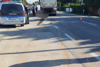 TRAGICKÁ NEHODA V KVETOSLAVOVE: Zomrela pri nej 72-ročná chodkyňa