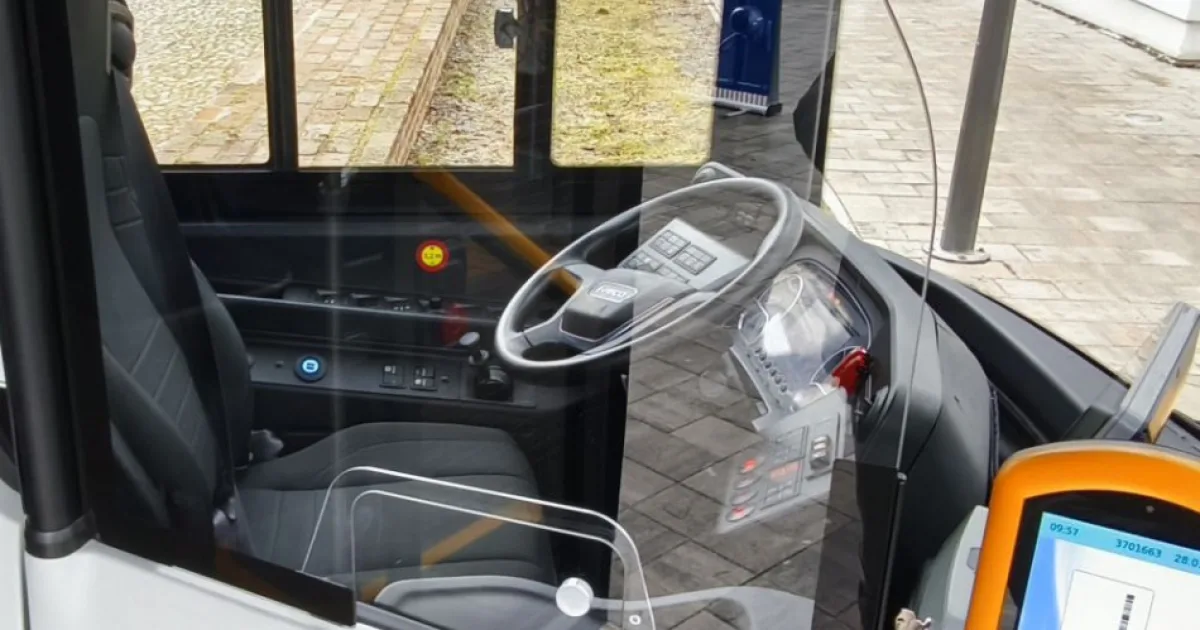 VÁŽNA NEHODA AUTOBUSU: Zranilo sa 15 ľudí