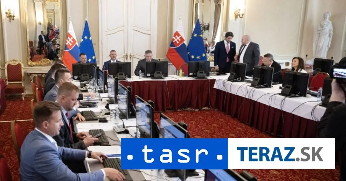 Vláda bude rokovať o znížení cestovného a oslavách na Dukle