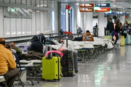 Zrážka vozidla s lietadlom na mníchovskom letisku: jedna zranená osoba