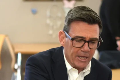 Burnham telefonoval so Zelenským a vyjadril mu „plnú solidaritu“