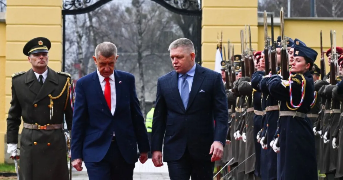Fico a Babiš odhalia v Prahe pamätník česko-slovenského priateľstva