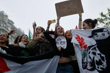 Francúzski študenti stredných škôl ďalej protestujú
