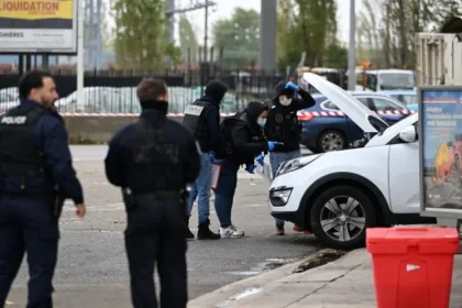 Francúzsky minister Nuñez: Streľba pri Paríži bola teroristickým činom