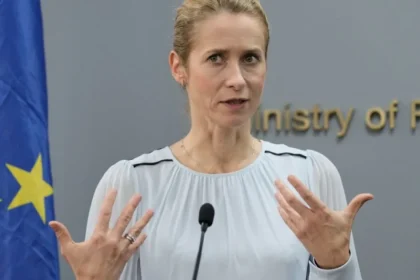 Kallasová: Zrušenie sankcií dáva Moskve peniaze na vedenie vojny